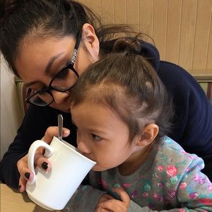 Meet your Posher, Violeta