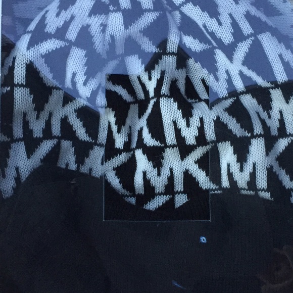 MICHAEL KORS Sets Scarf and matching Hat In a Box. - Picture 2 of 3
