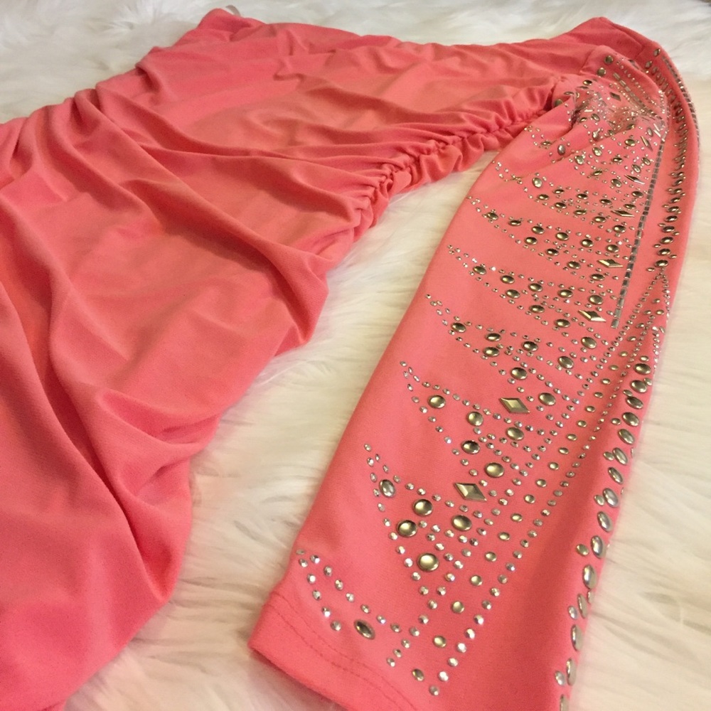 Single sleeve body con dress