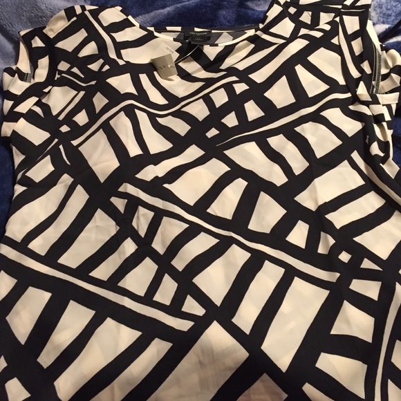 Ann taylor short sleeve wrap top.