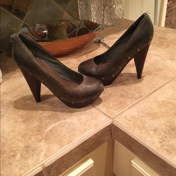 Cute aldo pumps! Fit like a 6