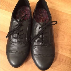 Super cute Black Aldo Oxfords