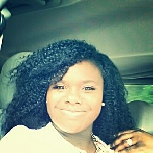 Meet your Posher, Kendra