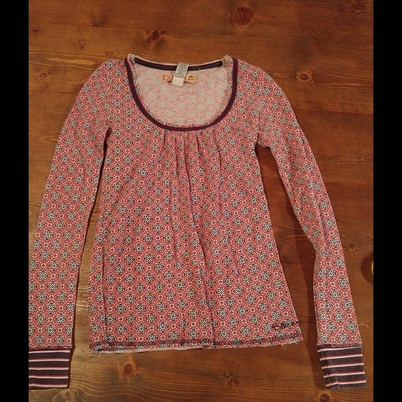 Cute long sleeve Billabong T-shirt