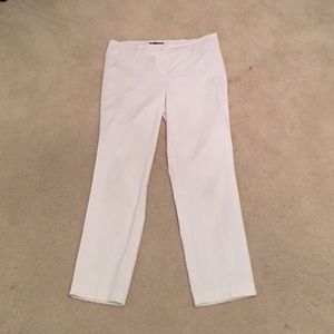White skinny ankle pants!! Size 6!