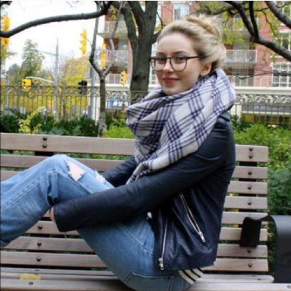 Black & White Blanket Scarf - Picture 2 of 4