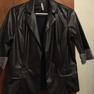 Black 3/4 sleeve blazer
