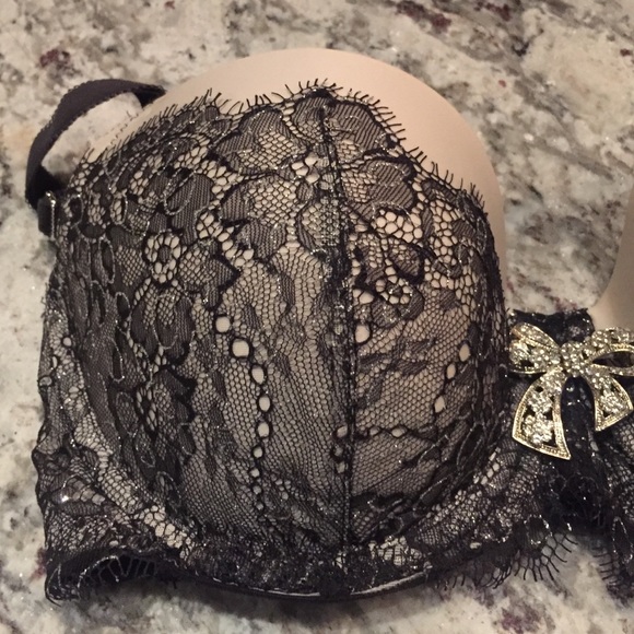 VS Dream Angel Demi. Foiled lace with diamond bow - Picture 2 of 4