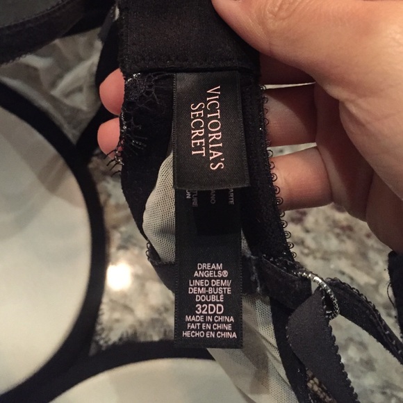 VS Dream Angel Demi. Foiled lace with diamond bow - Picture 3 of 4