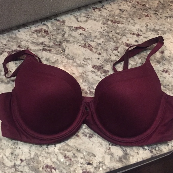 VS Maroon color fabulous Demi!