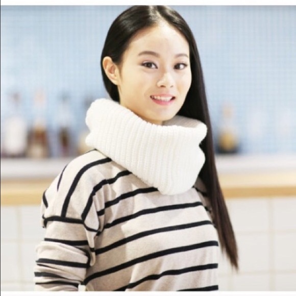 White Infinity Scarf - Picture 2 of 3