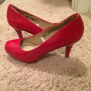 Red pumps