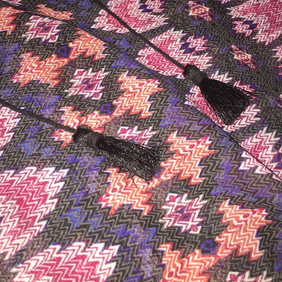 Long sleeve tassel blouse - Picture 2 of 3