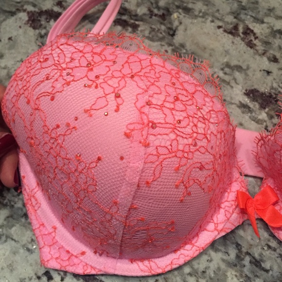 VS very sexy push up with embellishment - Picture 3 of 4