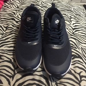 🎄TONIGHT ONLY🎄 Nike Thea