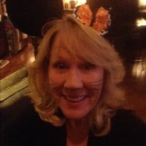 Meet your Posher, Lora