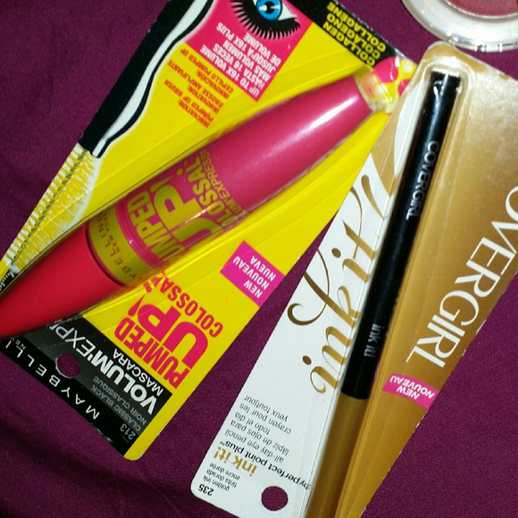 Makeup bundle - Picture 2 of 3