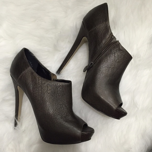 Boutique 9 bronze open toe booties