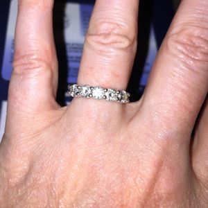 14k white gold and certified 5 diamond ring