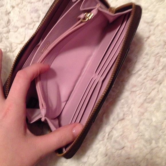 Authentic Brown Coach Wallet w/ Purple Lining - Picture 3 of 4