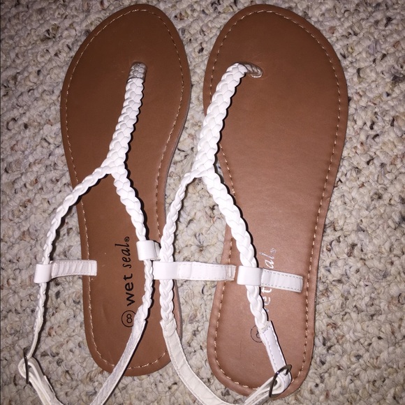 🎀Wet seal white sandals🎀
