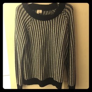 Black and white knitted Sweater