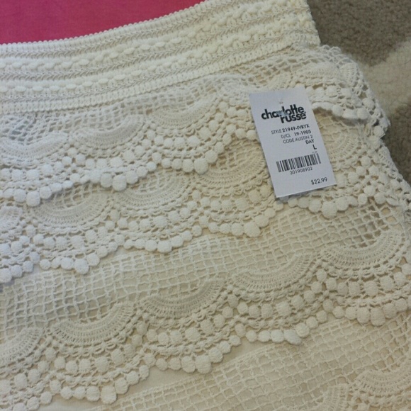 *SOLD IN BUNDLE* NWT Lace Shorts - Picture 2 of 3
