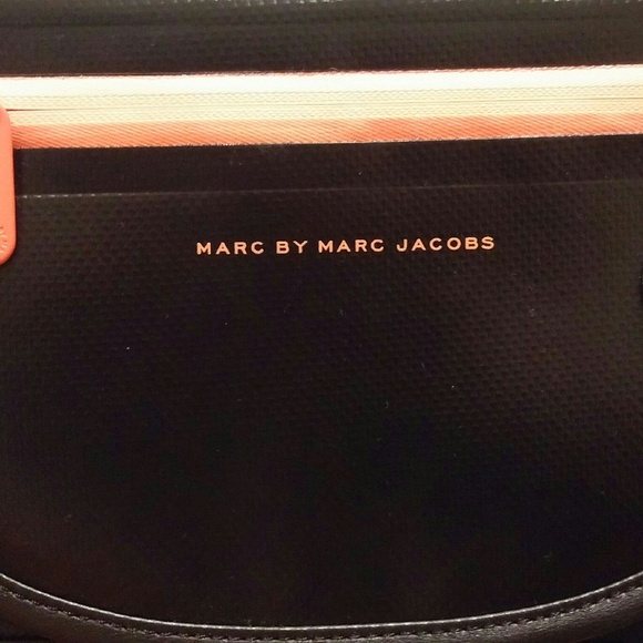 Tablet case - Picture 1 of 1
