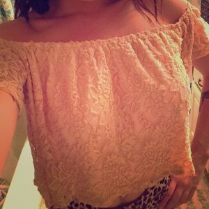 Off should lace crop top