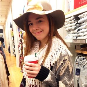 Meet your Posher, Emelia