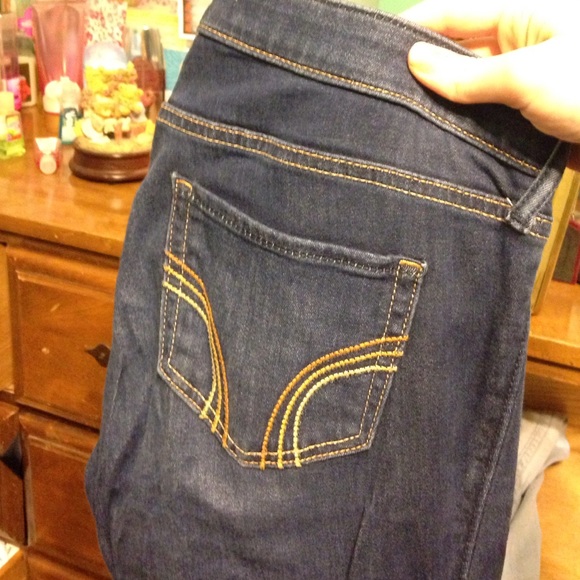 Dark wash hollister jeans (jegging feeling)