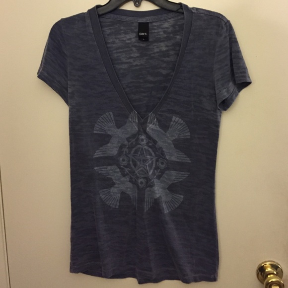 Deep-V obey shirt with doves - Picture 2 of 3