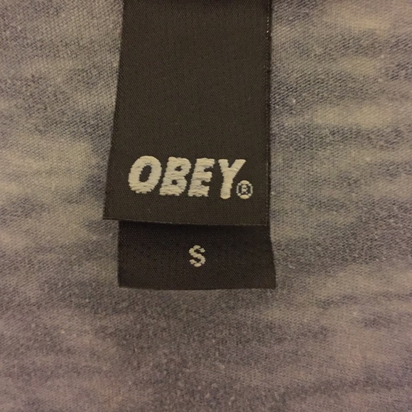 Deep-V obey shirt with doves - Picture 3 of 3