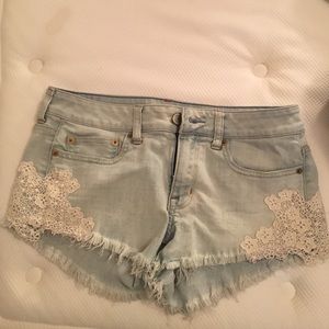 lace light wash shorts