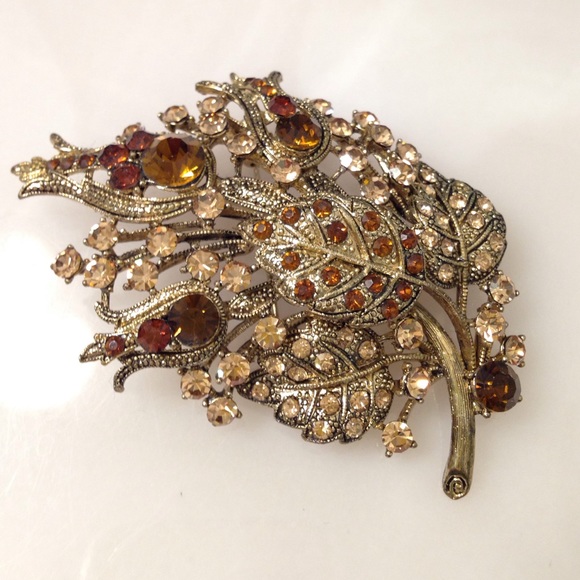 Brown and gold brooch