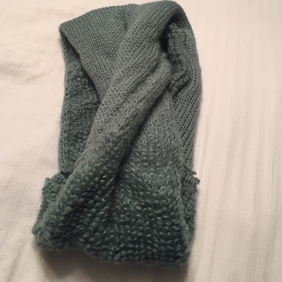 Warm and fuzzy Infinity Scarf NWT - Picture 3 of 3