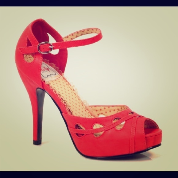 Bettie Page Shoes - Bettie Page sexy red pinup peeptoe heels size 6