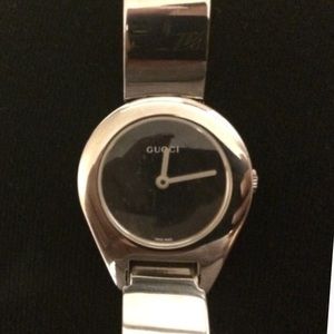 Sale! 💥 Gucci Sapphire Chrystal Watch