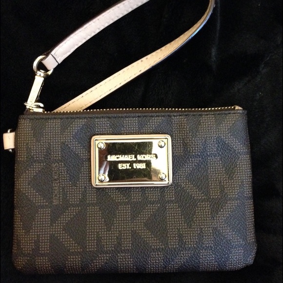 Authentic Michael Kors Wristlet