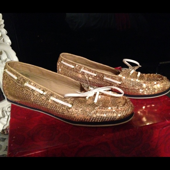 Sequence gold shoes