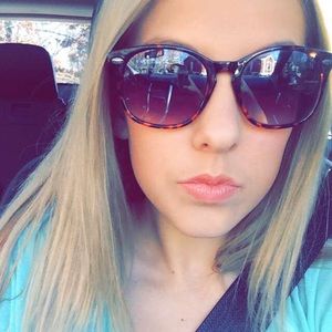 Meet your Posher, Paige