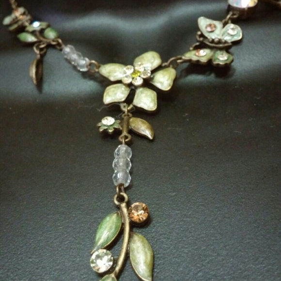 Exquisite 3D Iridescent Choker - Picture 3 of 4