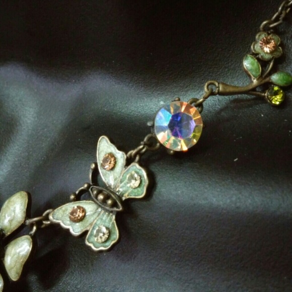 Exquisite 3D Iridescent Choker - Picture 4 of 4