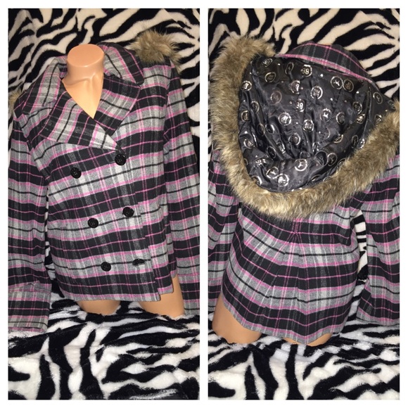 VS PINK Vintage Plaid Fur Lined Coat! (Large)