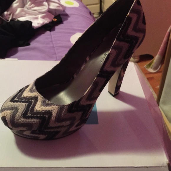 Black/gray shade heels