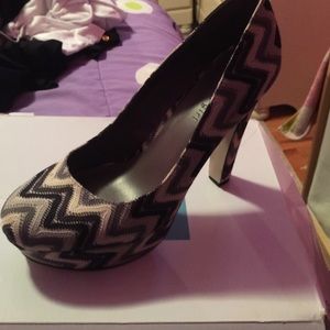Black/gray shade heels