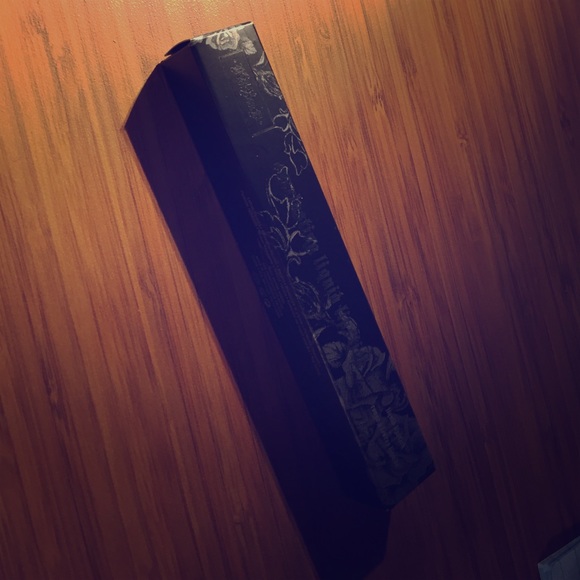 Kat Von D Everlasting liquid lipstick- Damned
