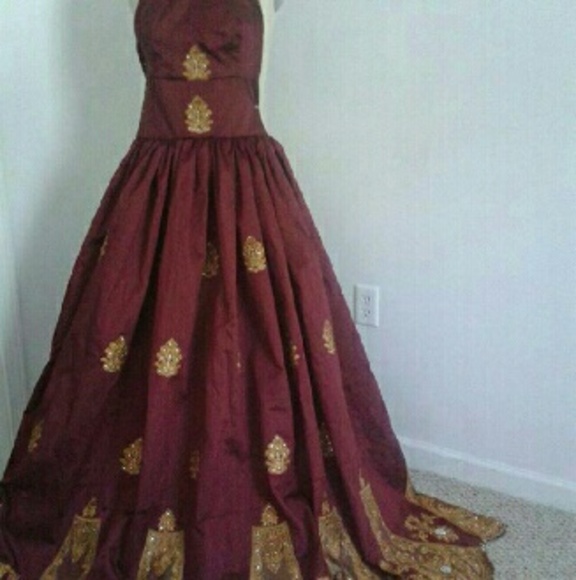 Dress - Picture 1 of 2