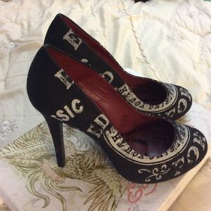 NEW Ed Hardy Pumps