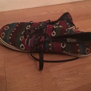 Vans tribal